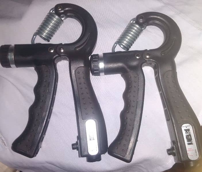 HAND GRIPPERS PAIR 0