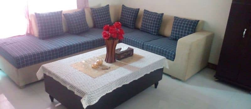 L shaped Sofa with 4 cushions 3