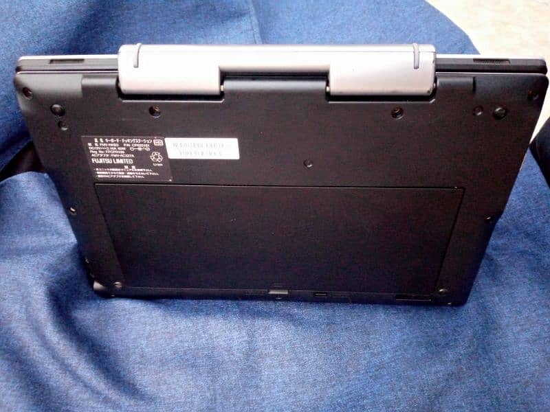 Fujitsu Laptop 4