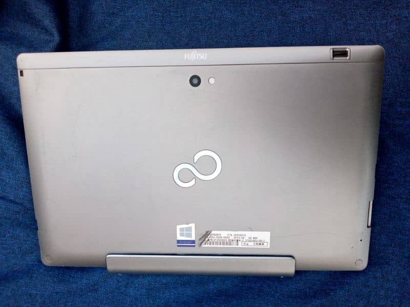 Fujitsu Laptop 6