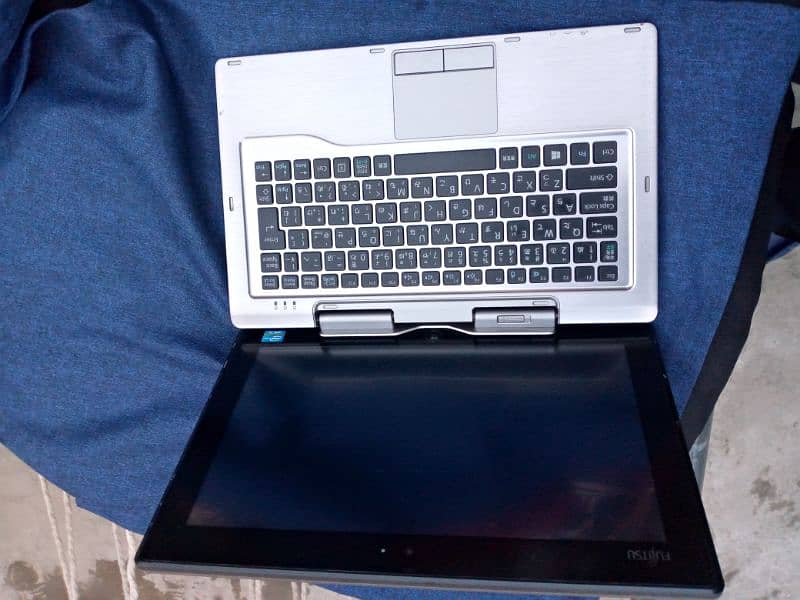 Fujitsu Laptop 7