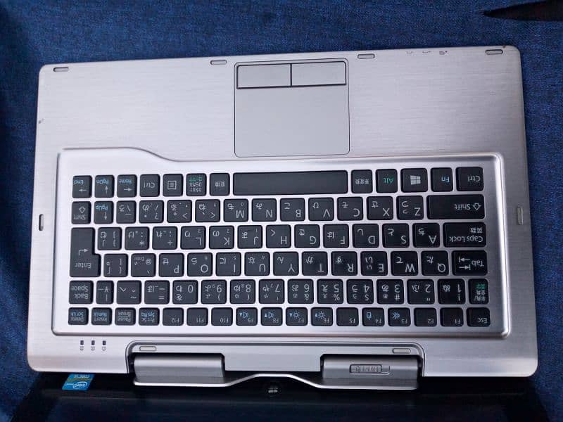 Fujitsu Laptop 8