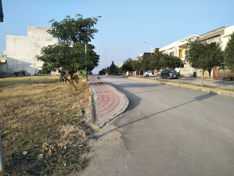 8.6 Marla Back Open Plot with 5 Marla Extra Green Land in Umer Block, Safari Valley 1