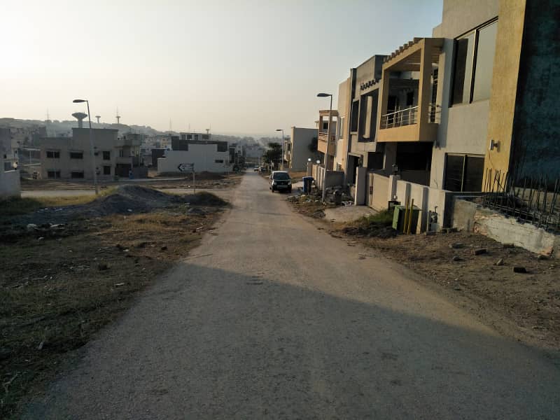 8.6 Marla Back Open Plot with 5 Marla Extra Green Land in Umer Block, Safari Valley 10