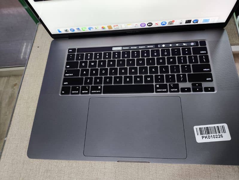 macbook pro 2019 i9 32/512 scrathless 2