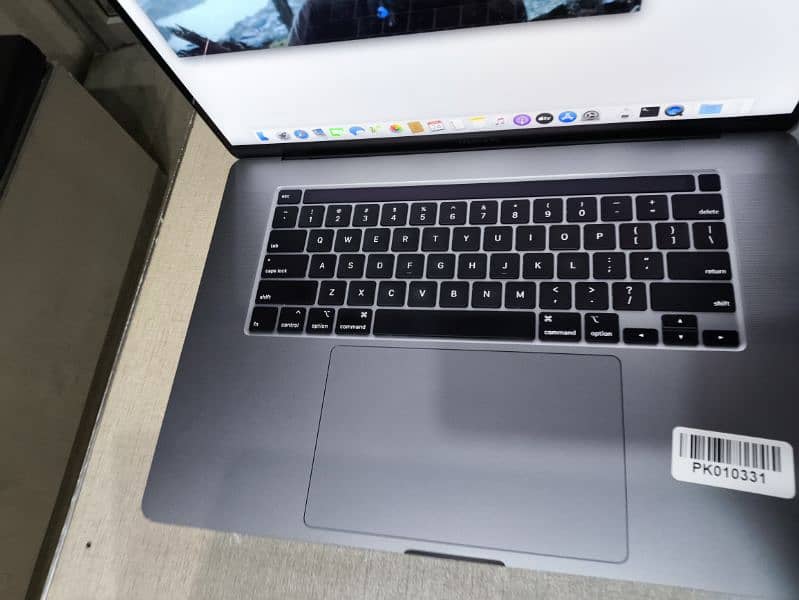 macbook pro 2019 i9 32/512 scrathless 5