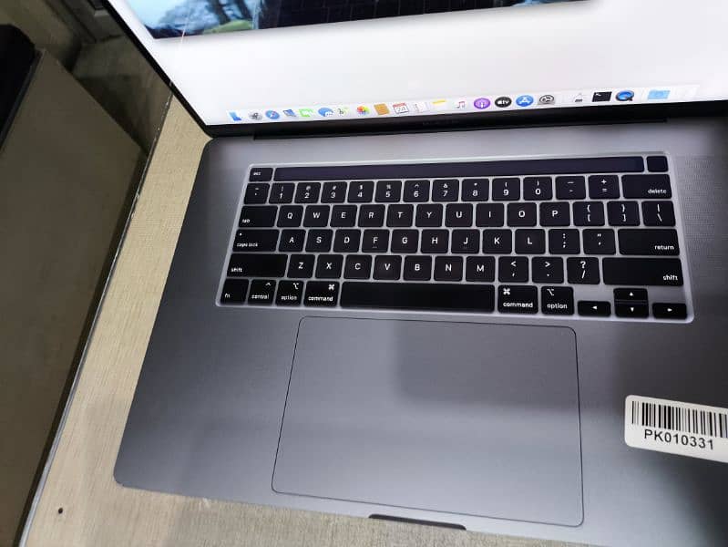 macbook pro 2019 i9 32/512 scrathless 6