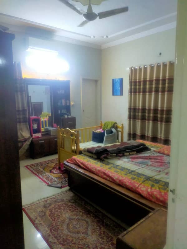 three bed dd portion for rent in johar 0