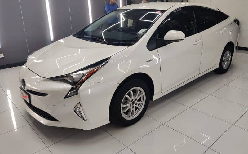 Toyota Prius 2018 4