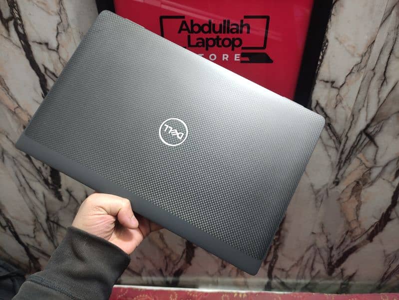 Dell Latitude 7420 (11th gen) Sleek and fancy Latitudes with IRIS XE 1