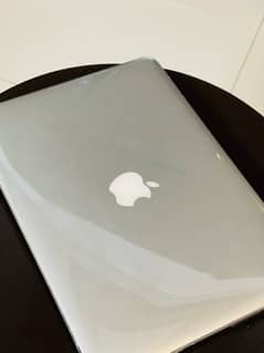 Macbook Pro Early 2015 in Excellent Condition Protector Installed