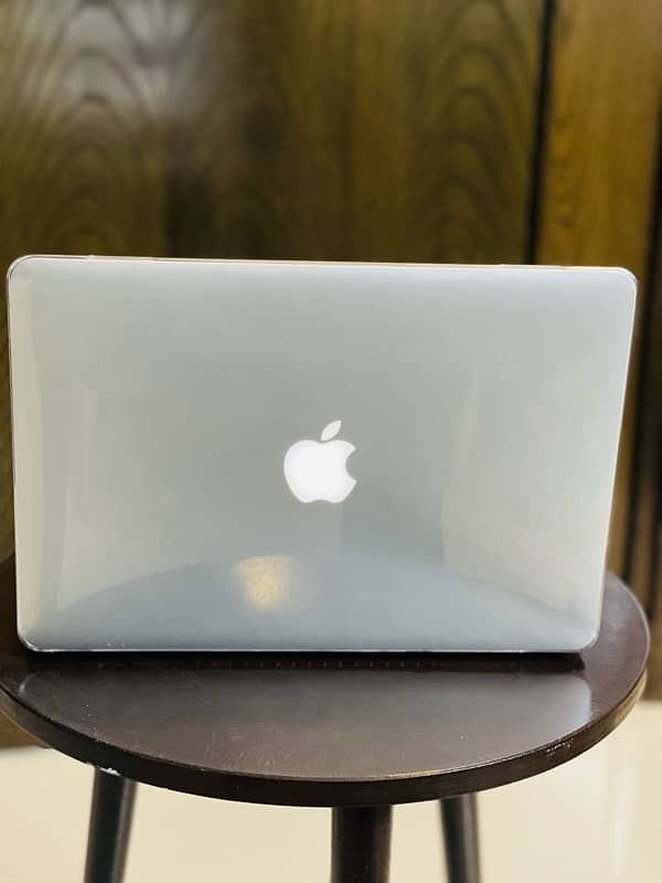 Macbook Pro Early 2015 in Excellent Condition Protector Installed 7