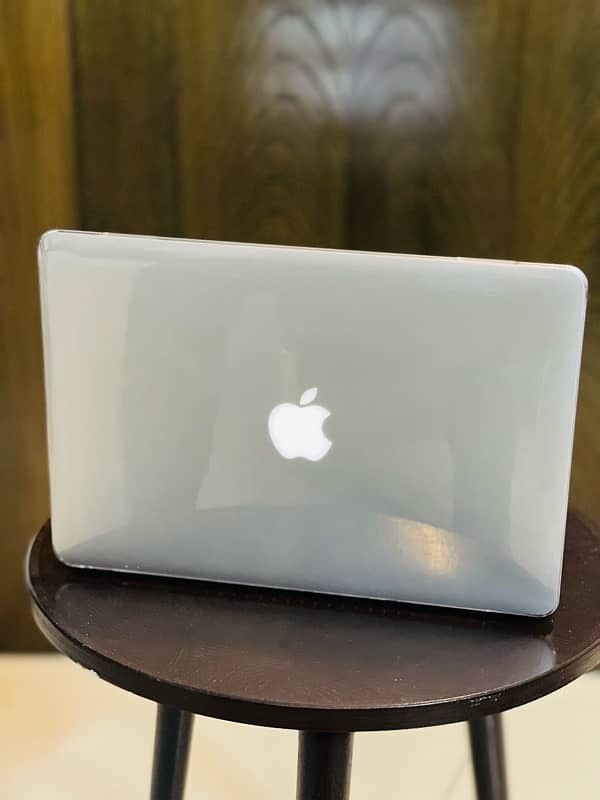 Macbook Pro Early 2015 in Excellent Condition Protector Installed 8