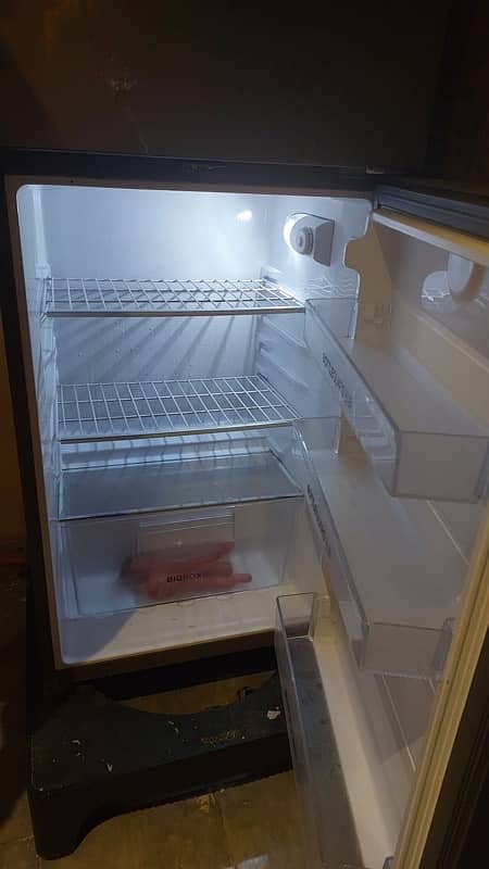 Hiaer Refrigerator Medium size 0