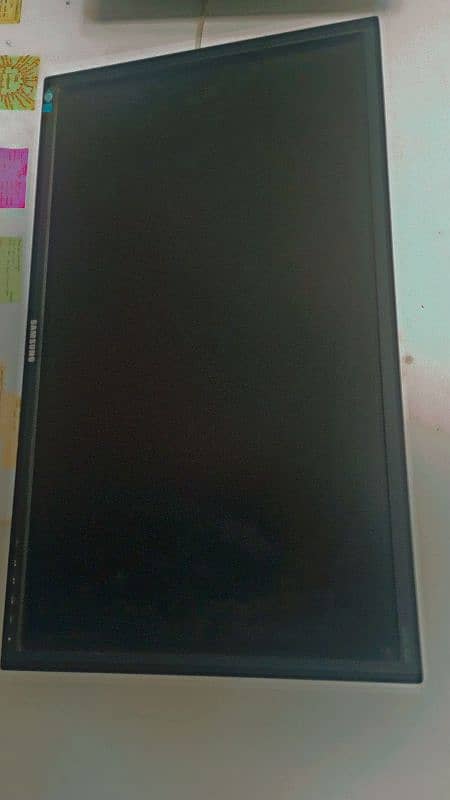 Samsung LCD With 90D F Stand 0