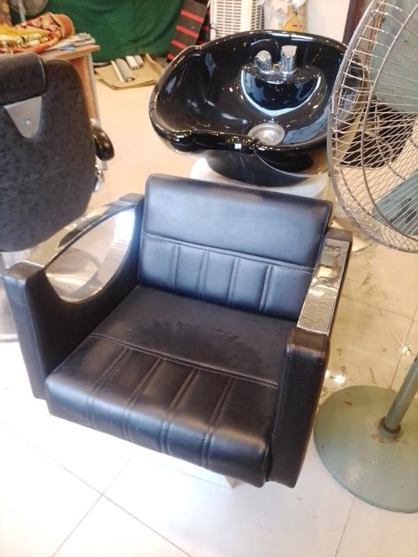 Shampoo unit Massage bed and chairs for sale 4