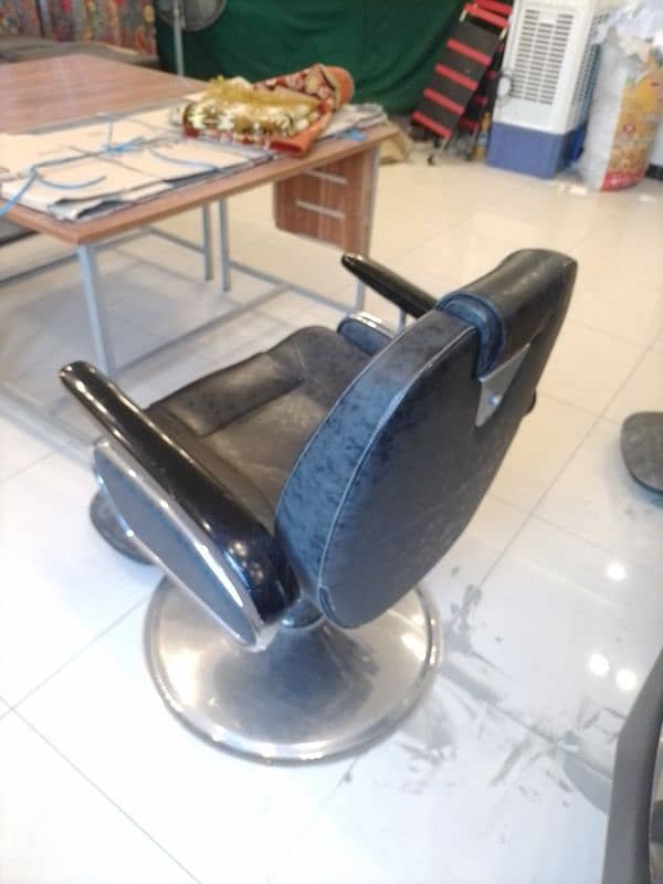 Shampoo unit Massage bed and chairs for sale 5