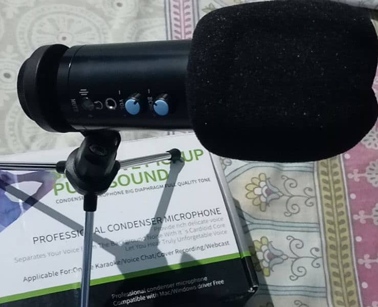 MICROPHONE 7