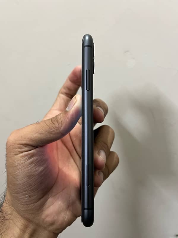 Iphone 11 64GB Non-PTA Factory Unlocked Urgent Sale. 4