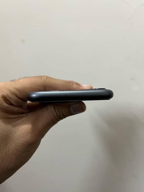 Iphone 11 64GB Non-PTA Factory Unlocked Urgent Sale. 5