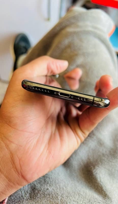 iphone Xs water pack lush condition 4