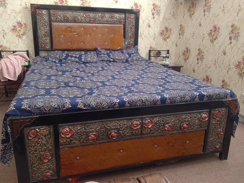 Metal bed set dressing & 2side table 0