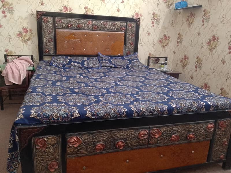 Metal bed set dressing & 2side table 1