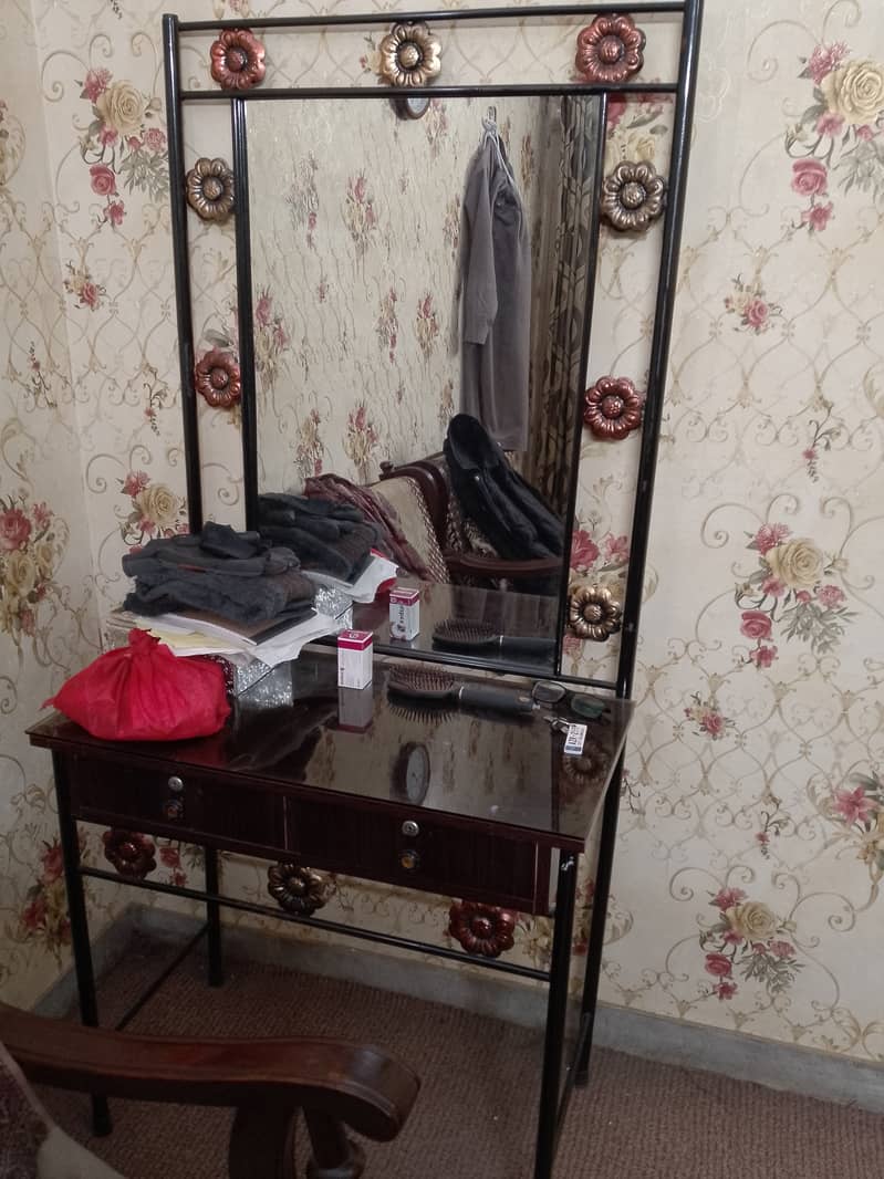 Metal bed set dressing & 2side table 2