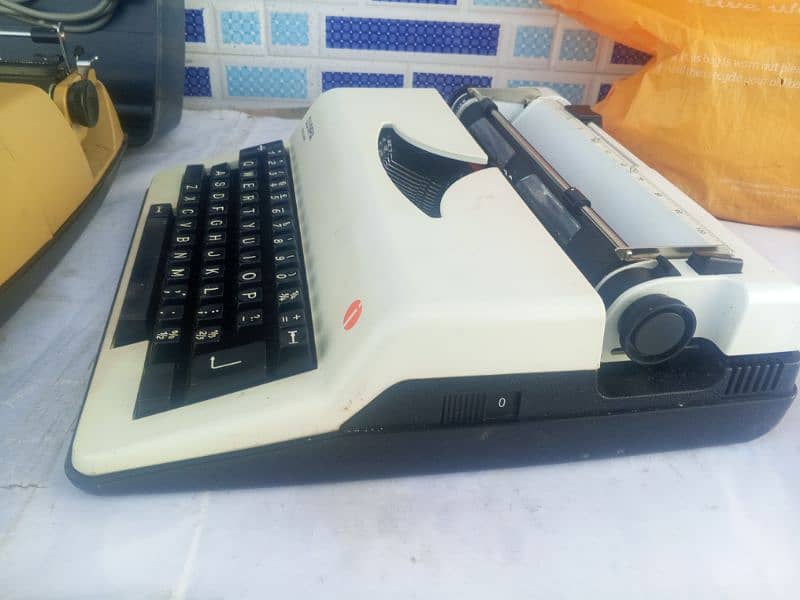 Typewriter electricronic 6