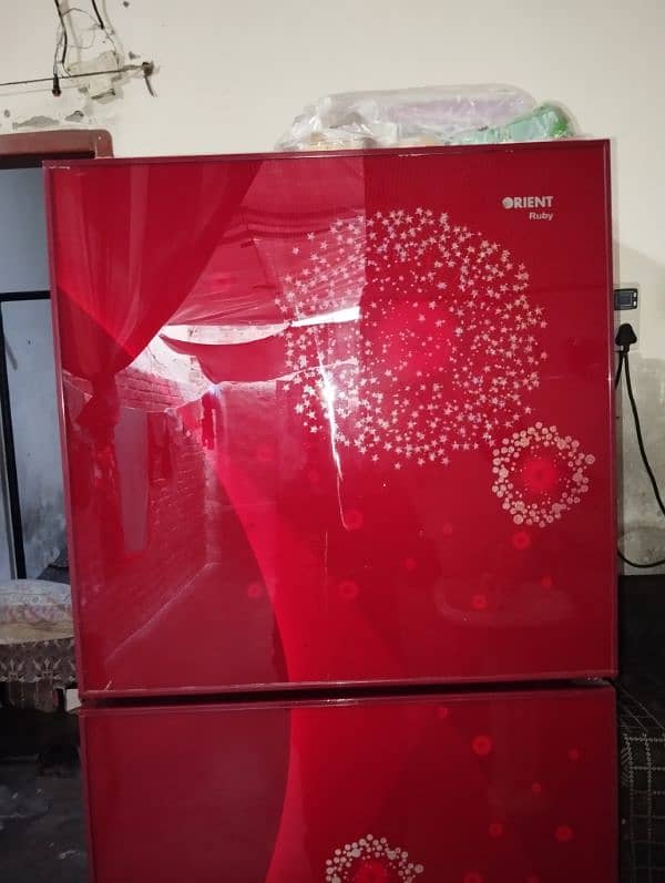 ORIENT RUBY glass door fridge all ok lush condition energy saving 1