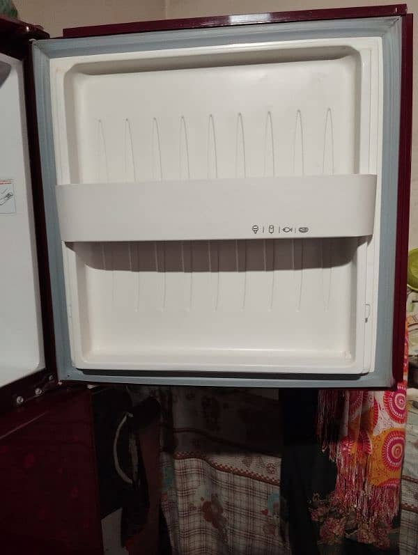 ORIENT RUBY glass door fridge all ok lush condition energy saving 3