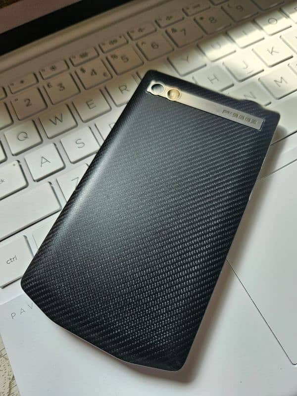 Blackberry Porsche Design P9983 4