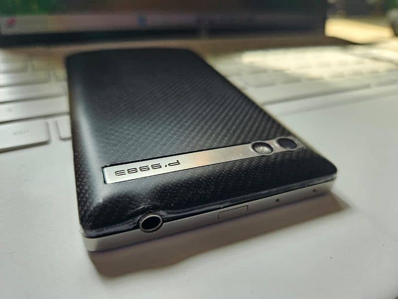 Blackberry Porsche Design P9983 7