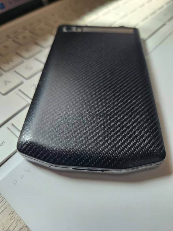 Blackberry Porsche Design P9983 8