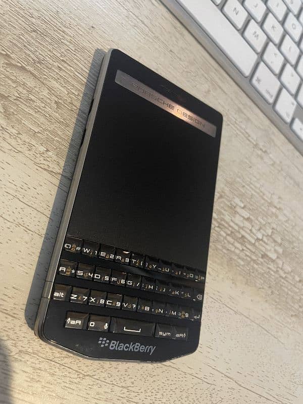 Blackberry Porsche Design P9983 12