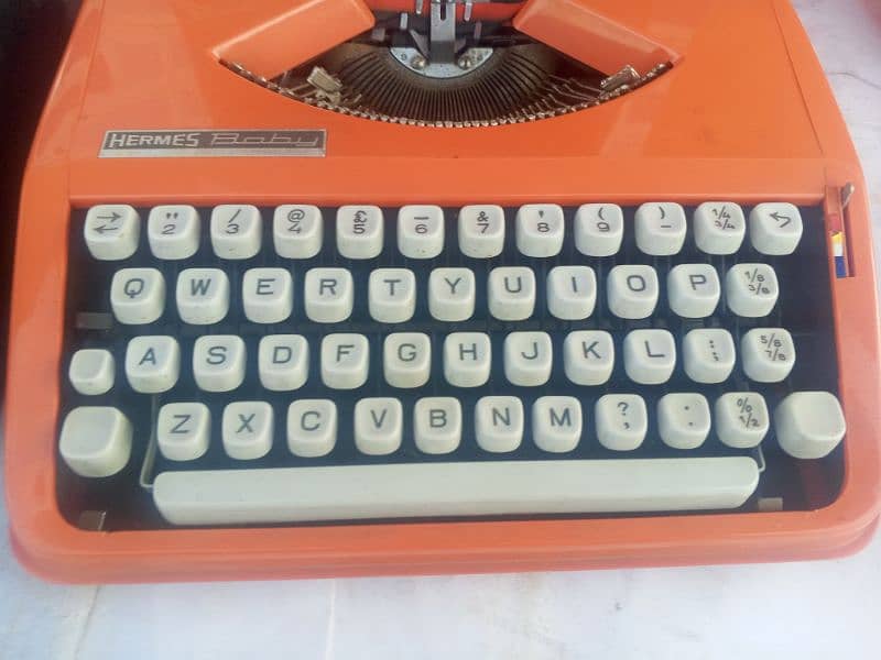 Typewriter manual brother and Hermes 4