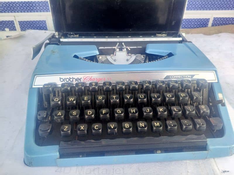 Typewriter manual brother and Hermes 13