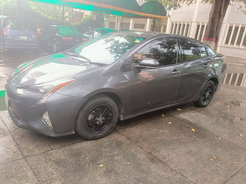 Toyota Prius 2018 1