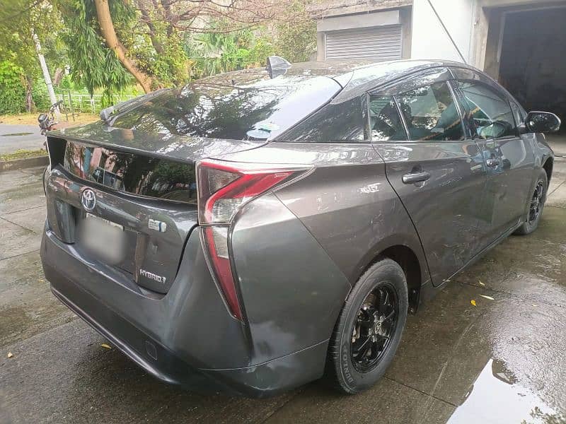 Toyota Prius 2018 4