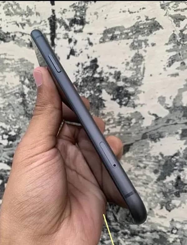 IPHONE 11 LLA MODEL (JV IN APPLE WARRANTY ) 1