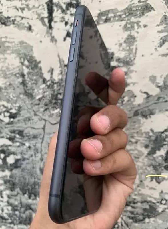 IPHONE 11 LLA MODEL (JV IN APPLE WARRANTY ) 2