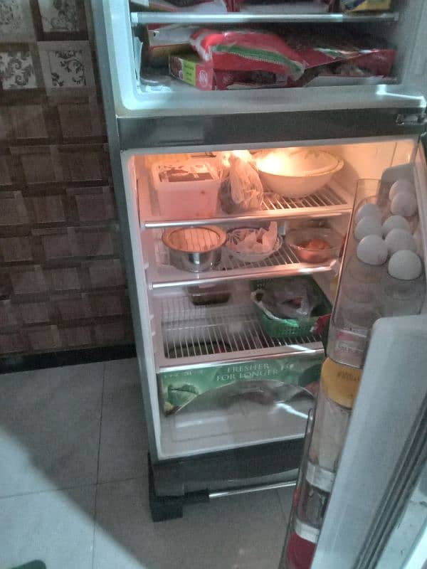 want to sell fridge 2