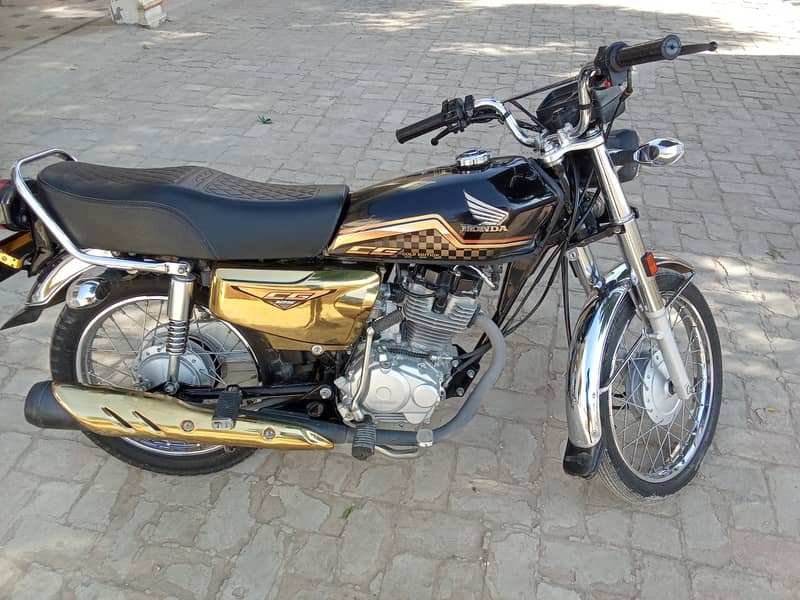 Honda CG 125 Special Edition 2024 3