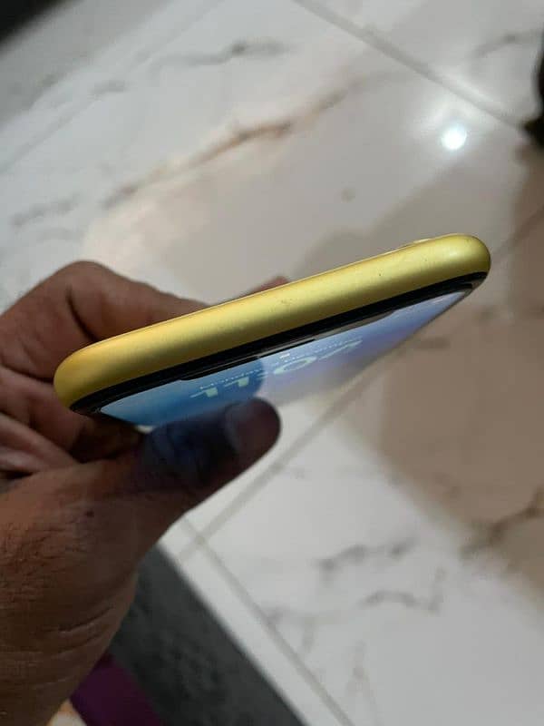 Exchange Iphone 11 Gold good condition 5