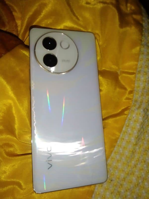 Vivo V30e Price. . 76000 New condition. . 8+8.256 2