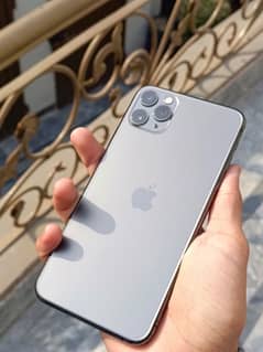 iphone 11 pro max (10/10 Factory unlock face id truetone on) 79 health