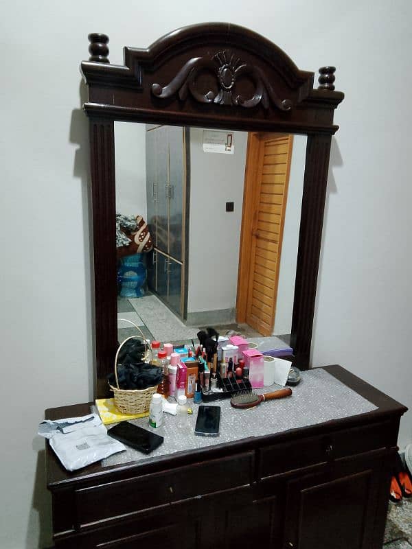 dressing table 0