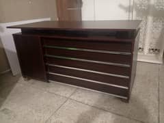 Office table for sale in new condition