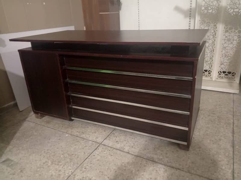 Office table for sale in new condition 1