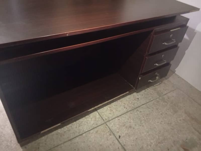 Office table for sale in new condition 2